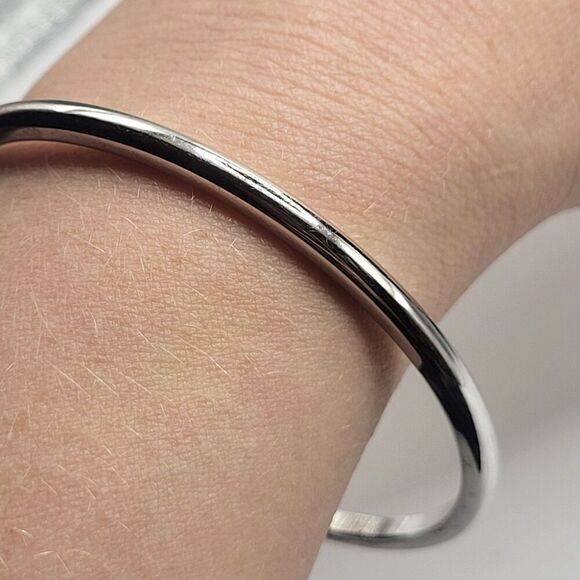 Monet Silver Bangle Bracelet 7.5in bracelet Silvertone - Picture 1 of 2